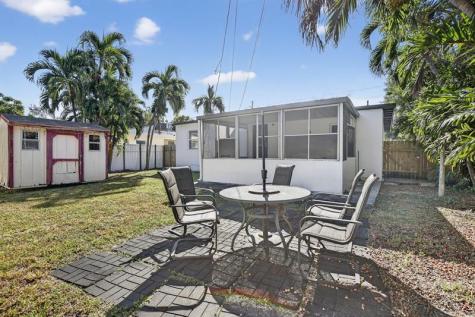 642 SW 11th Street Hallandale Beach FL 33009