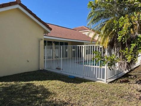 517 Spinnaker Weston FL 33326