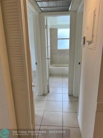 1040 Twin Lakes Drive Coral Springs FL 33071