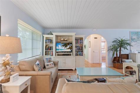 309 E Calzada De Bougainville Marathon FL 33050