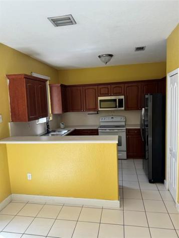 7357 NW 174 Hialeah FL 33015
