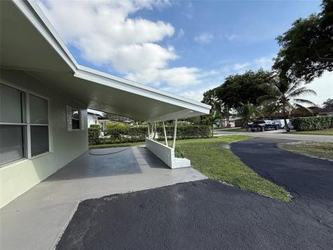 6721 Mcclellan Street Hollywood FL 33024