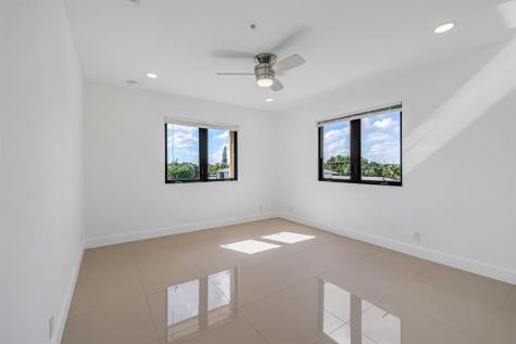 456 NW 41st Street Oakland Park FL 33309