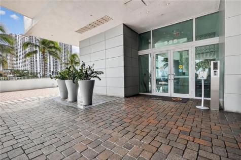 325 S Biscayne Boulevard Miami FL 33131