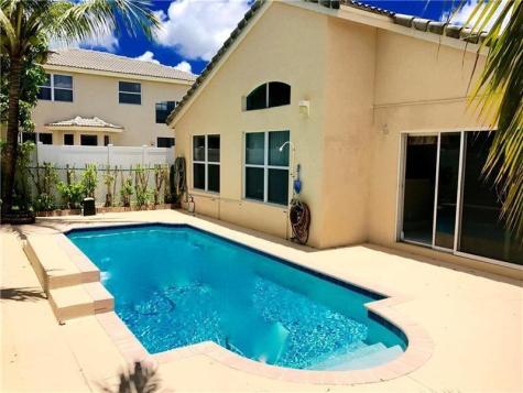 9821 Red Heart Lane Tamarac FL 33321