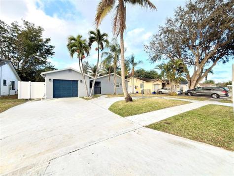 8971 SW 9th Street Boca Raton FL 33433