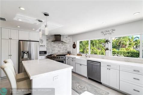 2948 NE 35th Court Lighthouse Point FL 33064