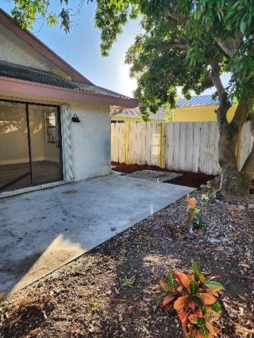 7407 SW 13th Street North Lauderdale FL 33068