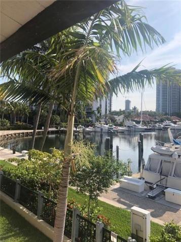 21135 Helmsman Drive Miami FL 33180