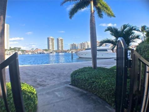 21135 Helmsman Drive Miami FL 33180