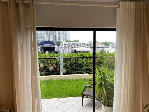 21135 Helmsman Drive Miami FL 33180