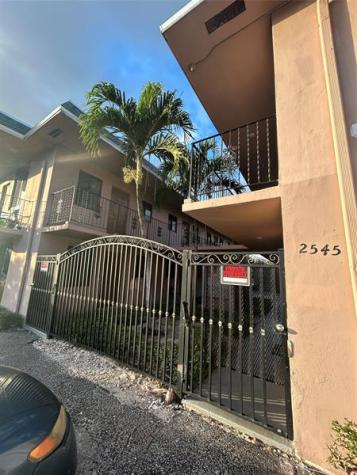 2545 Taft Street Hollywood FL 33020