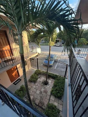 2545 Taft Street Hollywood FL 33020