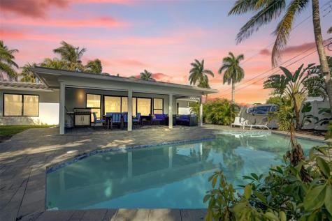 310 SE 13th Court Pompano Beach FL 33060