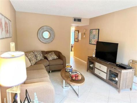 2042 Newcastle C Boca Raton FL 33434