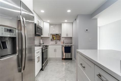 9523 S Hollybrook Lake Drive Pembroke Pines FL 33025