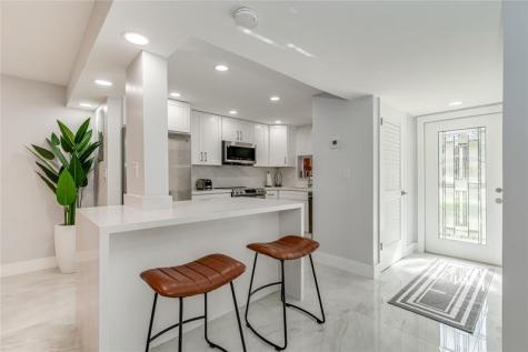 9523 S Hollybrook Lake Drive Pembroke Pines FL 33025