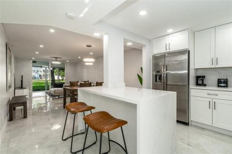 9523 S Hollybrook Lake Drive Pembroke Pines FL 33025