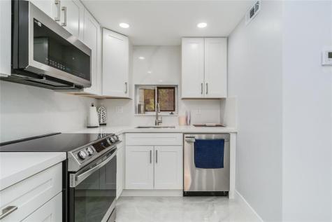 9523 S Hollybrook Lake Drive Pembroke Pines FL 33025