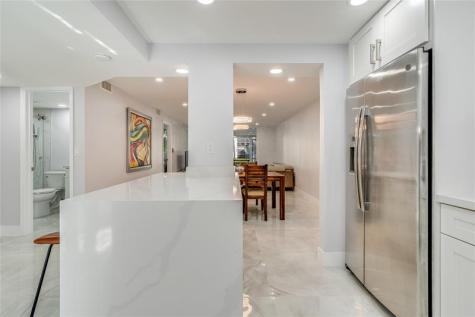 9523 S Hollybrook Lake Drive Pembroke Pines FL 33025