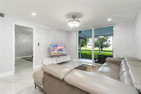 9523 S Hollybrook Lake Drive Pembroke Pines FL 33025