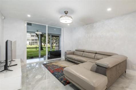 9523 S Hollybrook Lake Drive Pembroke Pines FL 33025