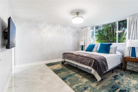 9523 S Hollybrook Lake Drive Pembroke Pines FL 33025