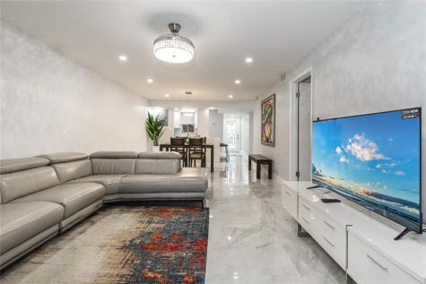 9523 S Hollybrook Lake Drive Pembroke Pines FL 33025