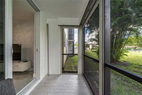9523 S Hollybrook Lake Drive Pembroke Pines FL 33025