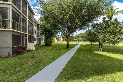 9523 S Hollybrook Lake Drive Pembroke Pines FL 33025