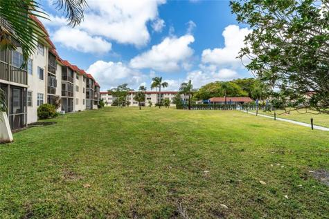9523 S Hollybrook Lake Drive Pembroke Pines FL 33025