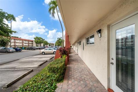 9523 S Hollybrook Lake Drive Pembroke Pines FL 33025