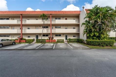 9523 S Hollybrook Lake Drive Pembroke Pines FL 33025