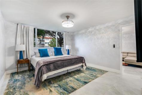 9523 S Hollybrook Lake Drive Pembroke Pines FL 33025