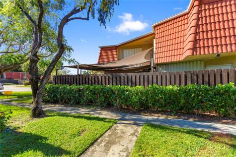 22940 Oxford Place Boca Raton FL 33433