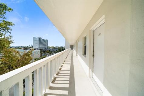 2555 NE 11th Street Fort Lauderdale FL 33304