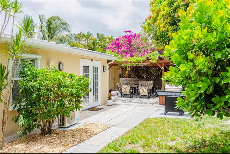 279 Hach Lane (2/1) West Palm Beach FL 33415