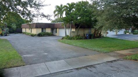 19112 W Lake Hialeah FL 33015