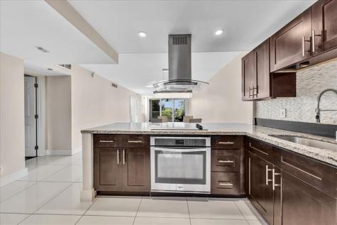 3520 Oaks Way Pompano Beach FL 33069