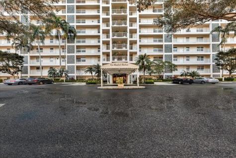 3520 Oaks Way Pompano Beach FL 33069