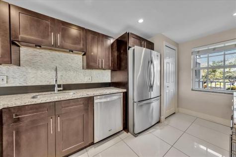 3520 Oaks Way Pompano Beach FL 33069