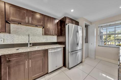 3520 Oaks Way Pompano Beach FL 33069