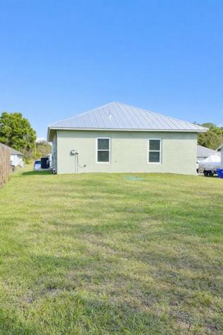 1635 SW 22nd Avenue Vero Beach FL 32962