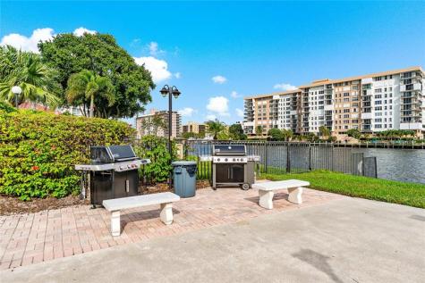 3180 NE 48th Court Lighthouse Point FL 33064