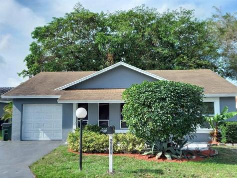 4685 Pine Grove Drive Delray Beach FL 33445
