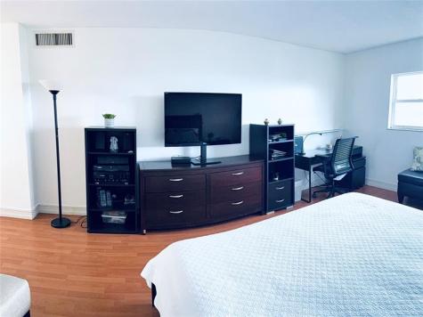800 NE 195th Street Miami FL 33179
