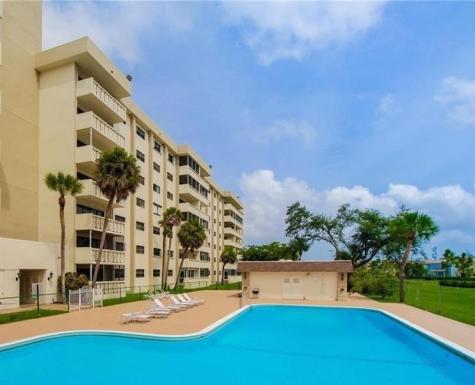 800 NE 195th Street Miami FL 33179