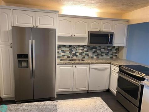 290 Racquet Club Road Weston FL 33326