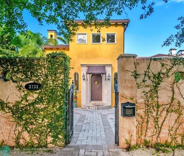 3733 Solana Road Miami FL 33133