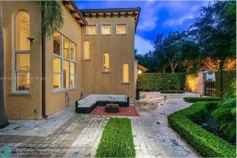 3733 Solana Road Miami FL 33133